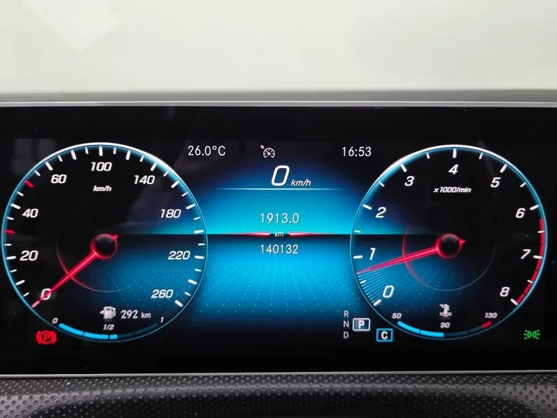 Mercedes-Benz A 220 Sedan, снимка 8 - Автомобили и джипове - 55610272