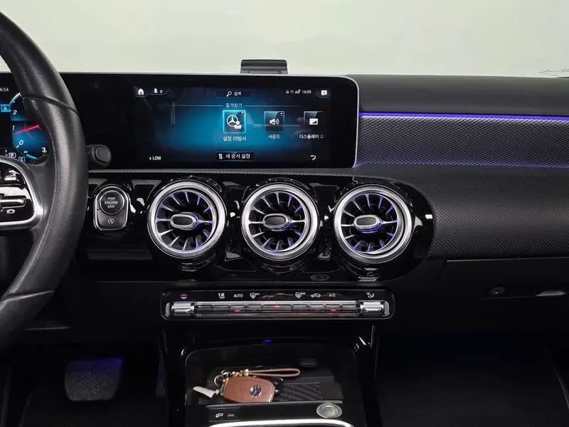 Mercedes-Benz A 220 Sedan, снимка 14 - Автомобили и джипове - 55610272