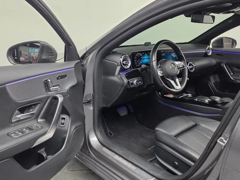 Mercedes-Benz A 220 Sedan, снимка 10 - Автомобили и джипове - 55610272