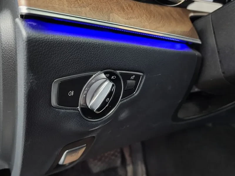 Mercedes-Benz E 300 4Matic Exclusive, снимка 16 - Автомобили и джипове - 55915331
