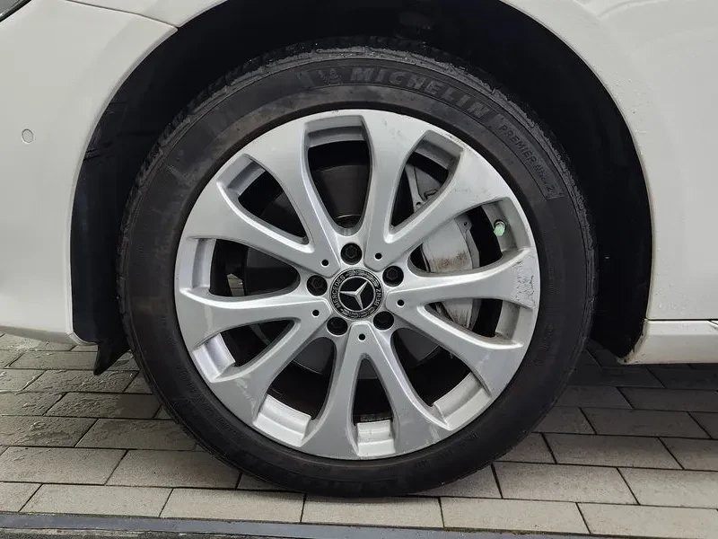 Mercedes-Benz E 300 4Matic Exclusive, снимка 5 - Автомобили и джипове - 55915331