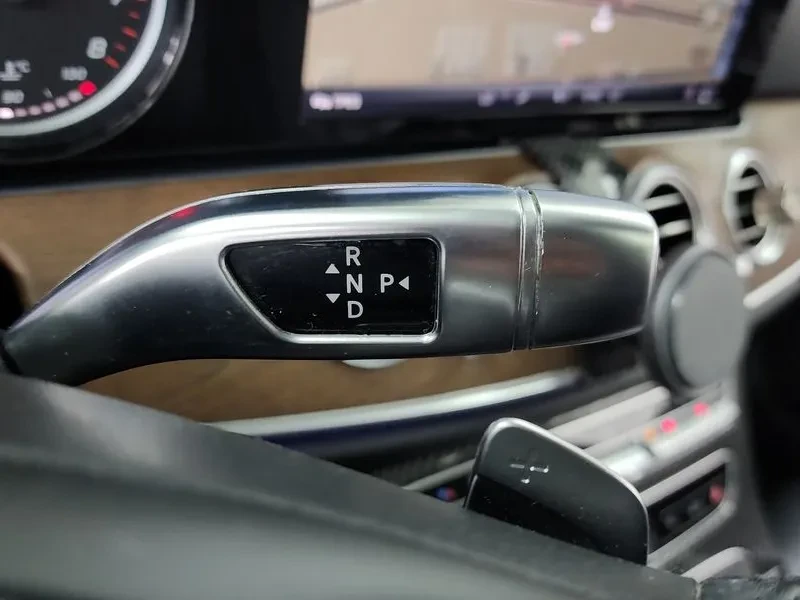 Mercedes-Benz E 300 4Matic Exclusive, снимка 9 - Автомобили и джипове - 55915331