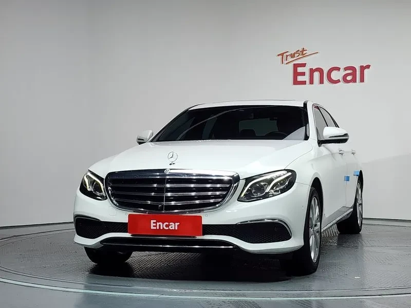 Mercedes-Benz E 300 4Matic Exclusive, снимка 3 - Автомобили и джипове - 55915331