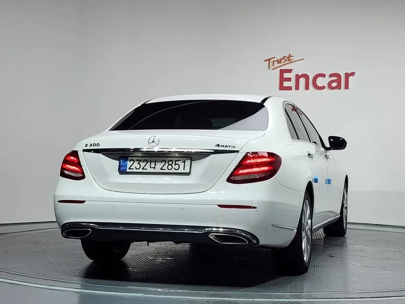 Mercedes-Benz E 300 4Matic Exclusive, снимка 4 - Автомобили и джипове - 55915331