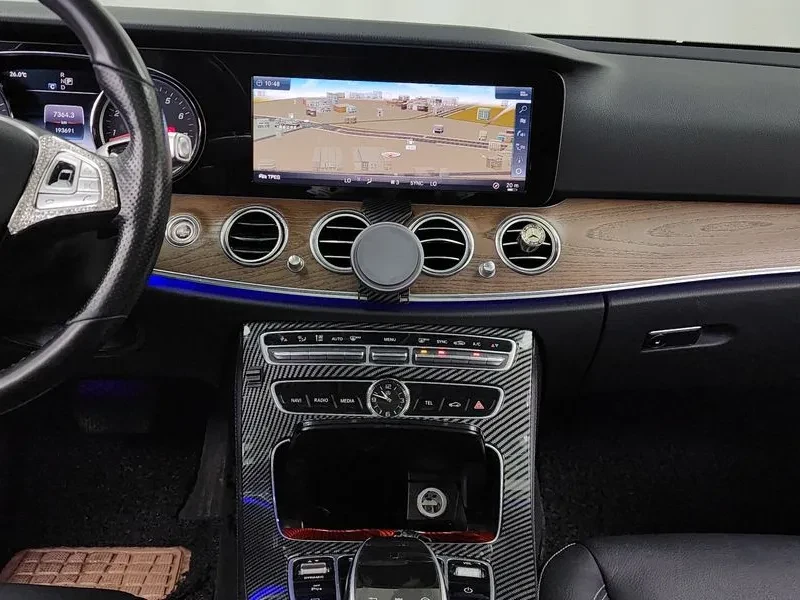 Mercedes-Benz E 300 4Matic Exclusive, снимка 14 - Автомобили и джипове - 55915331