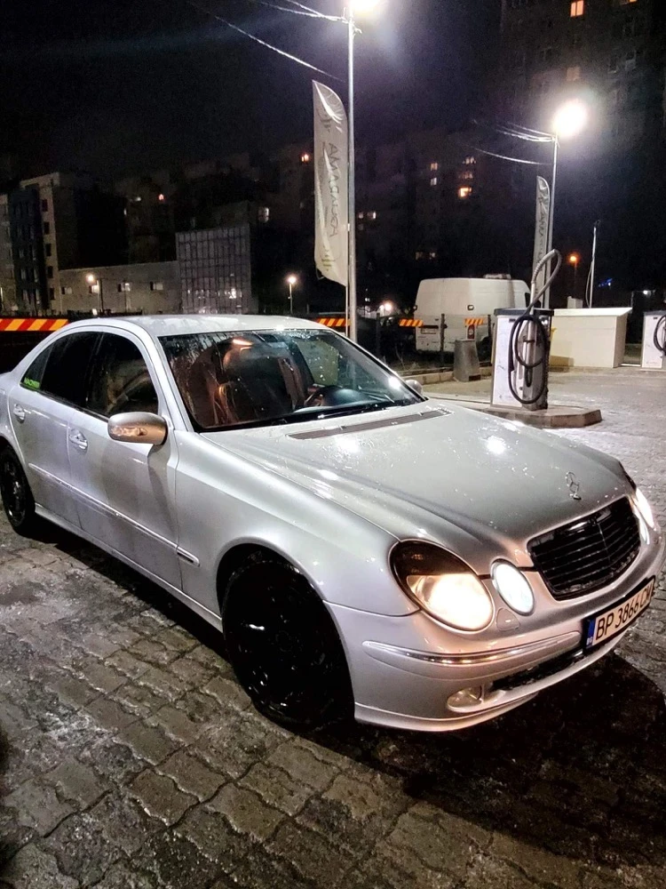 Mercedes-Benz E 270, снимка 5 - Автомобили и джипове - 56125651