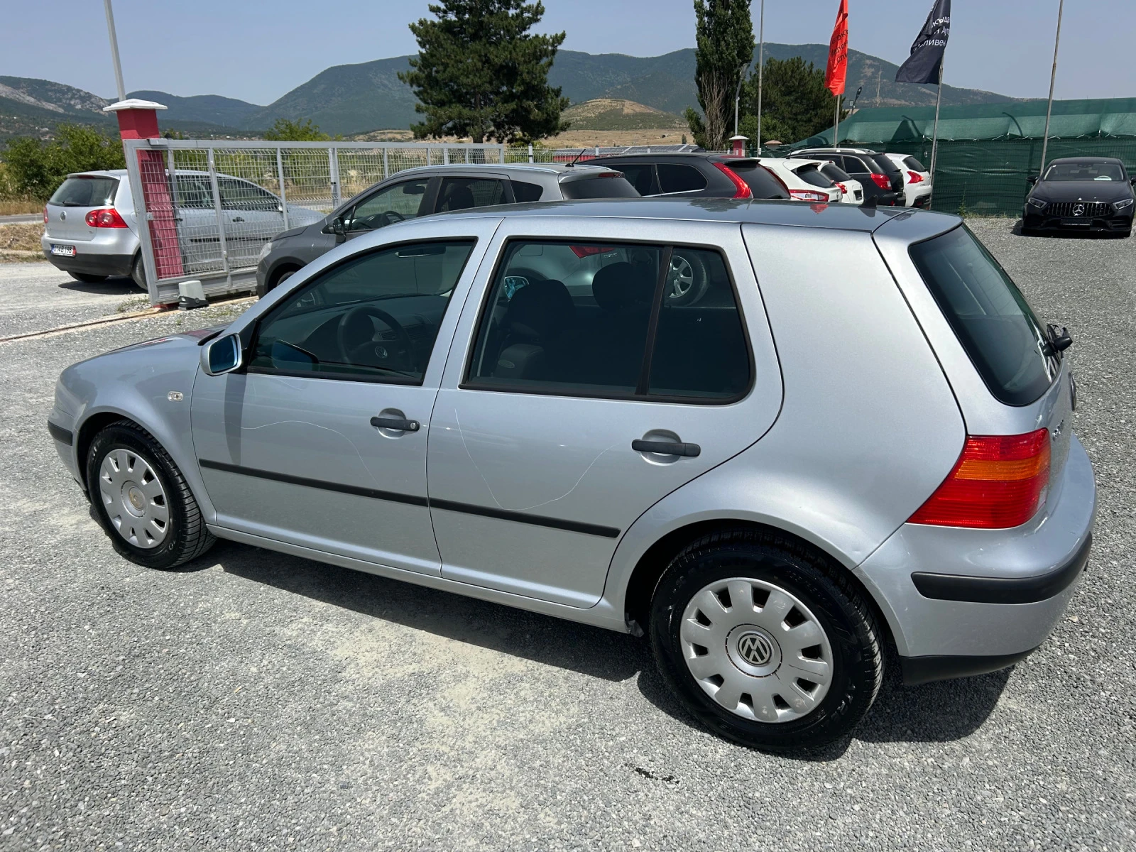 VW Golf (KATO НОВА) - изображение 9