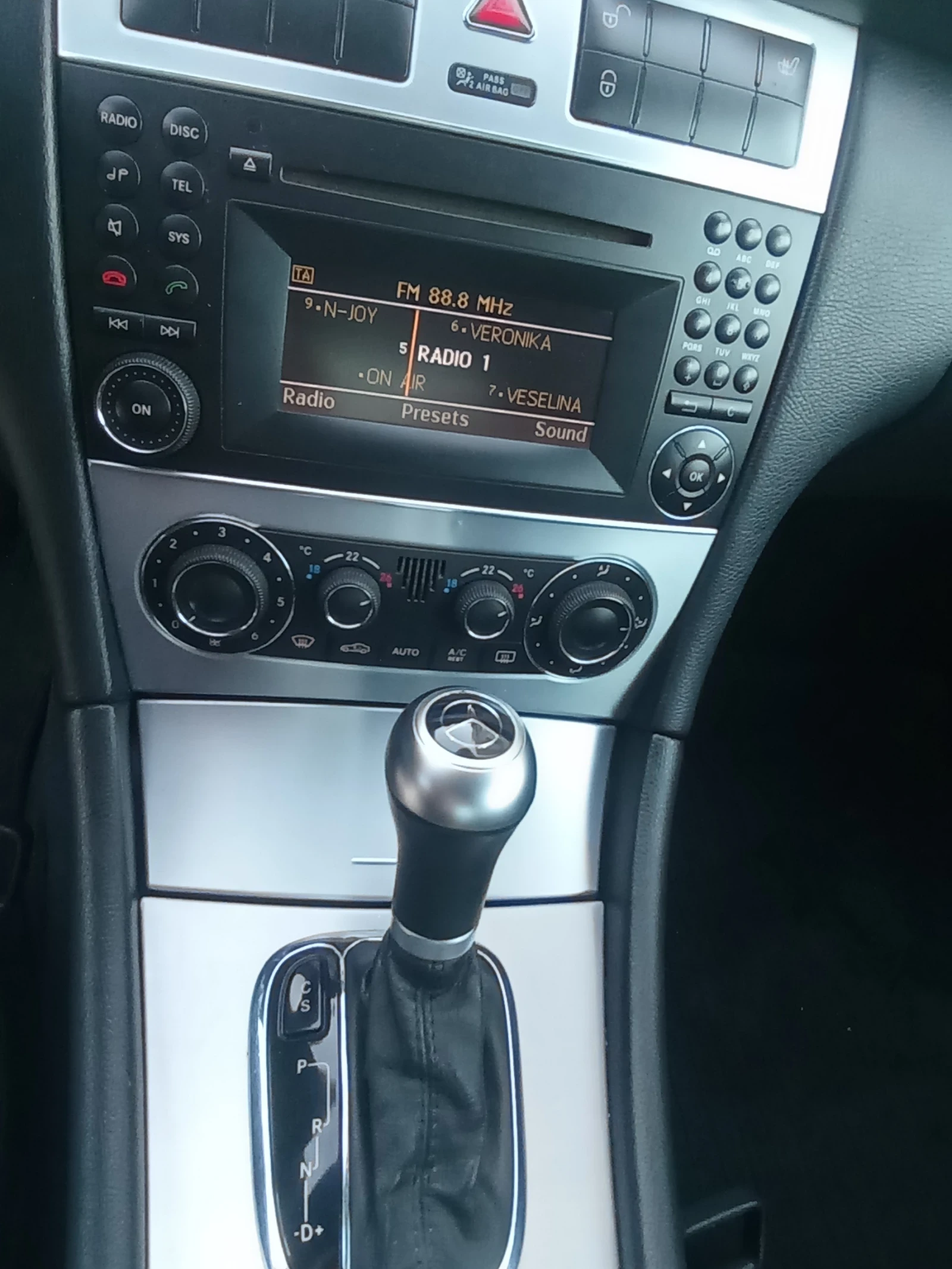 Mercedes-Benz CLC 180, снимка 14 - Автомобили и джипове - 54470167