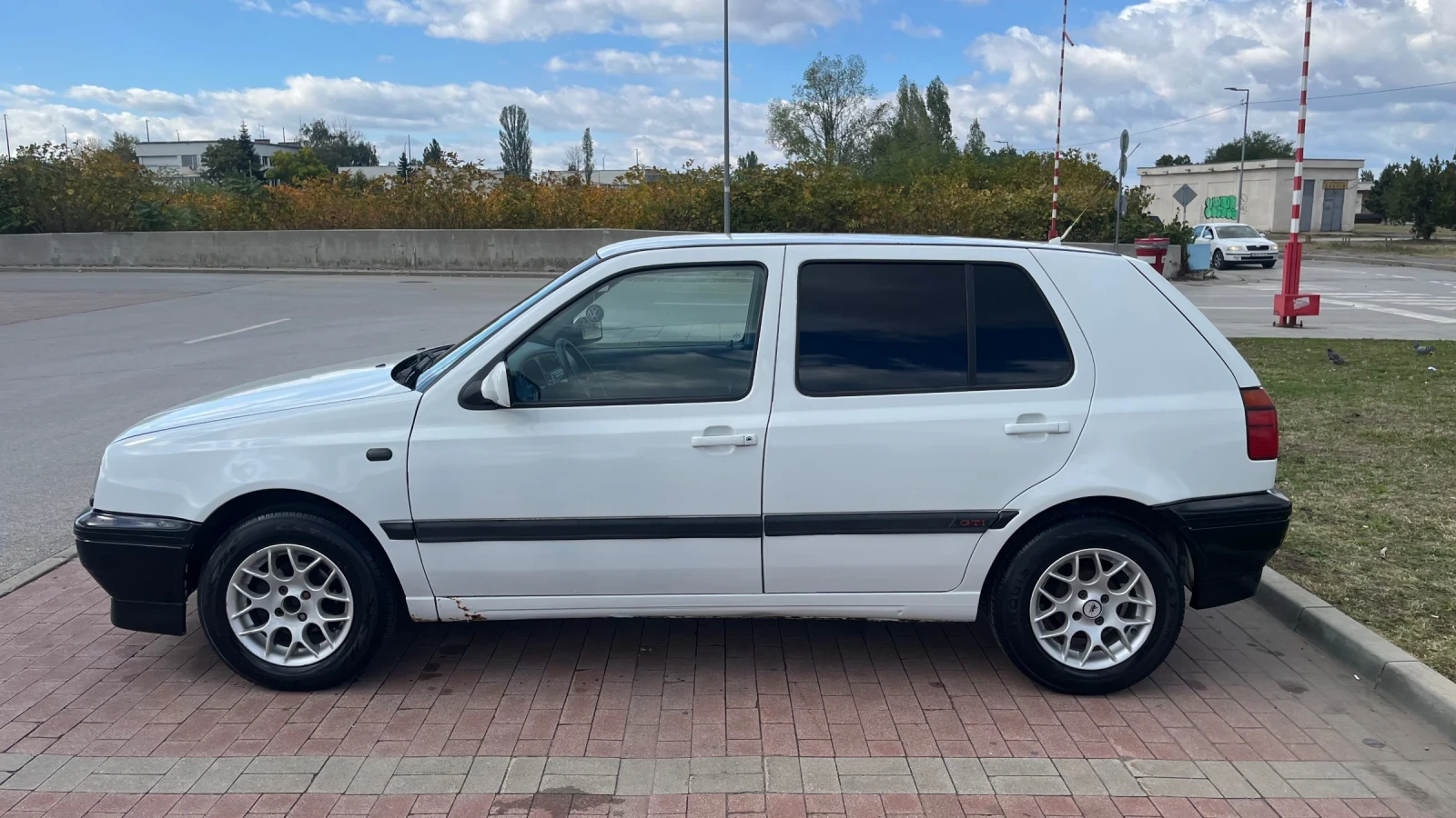 VW Golf 1.6 АГУ - изображение 2