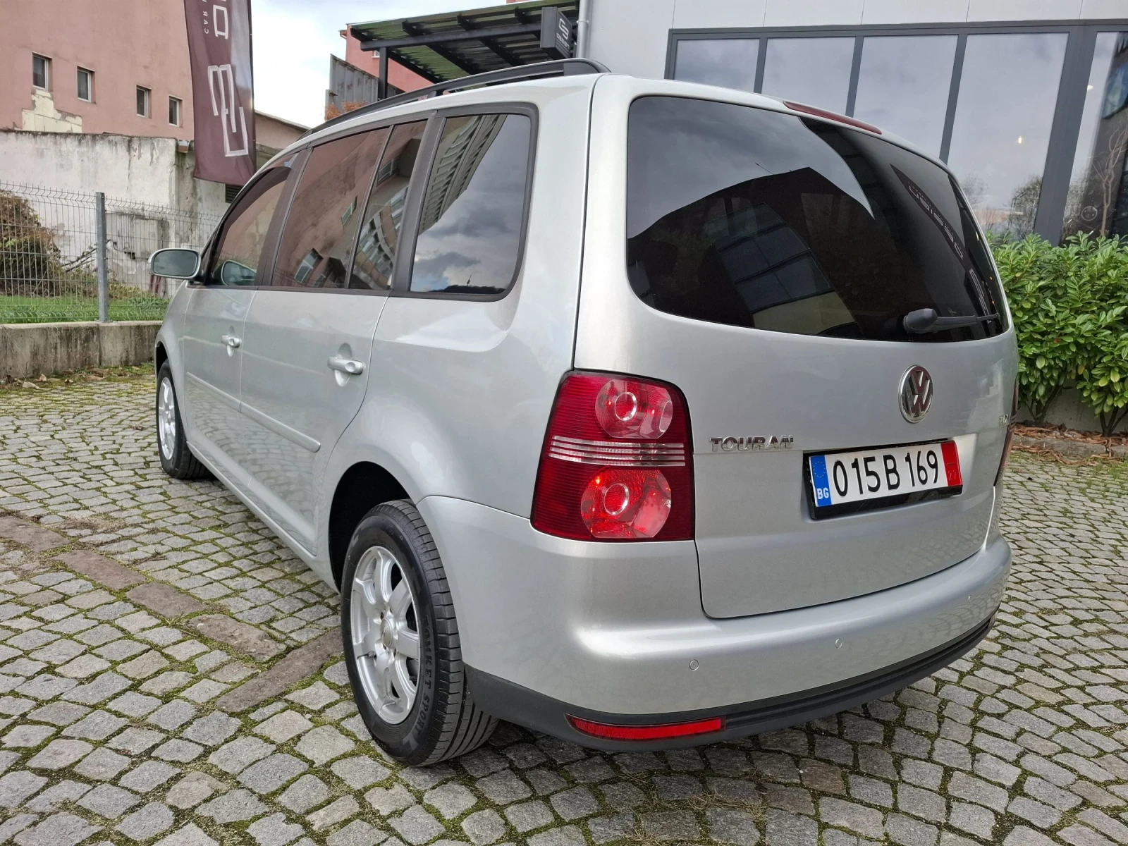 VW Touran 1.9TDI-105к.с.* ПЕРФЕКТНА* НАВИ* 6 ск.* ТОП*  - изображение 3