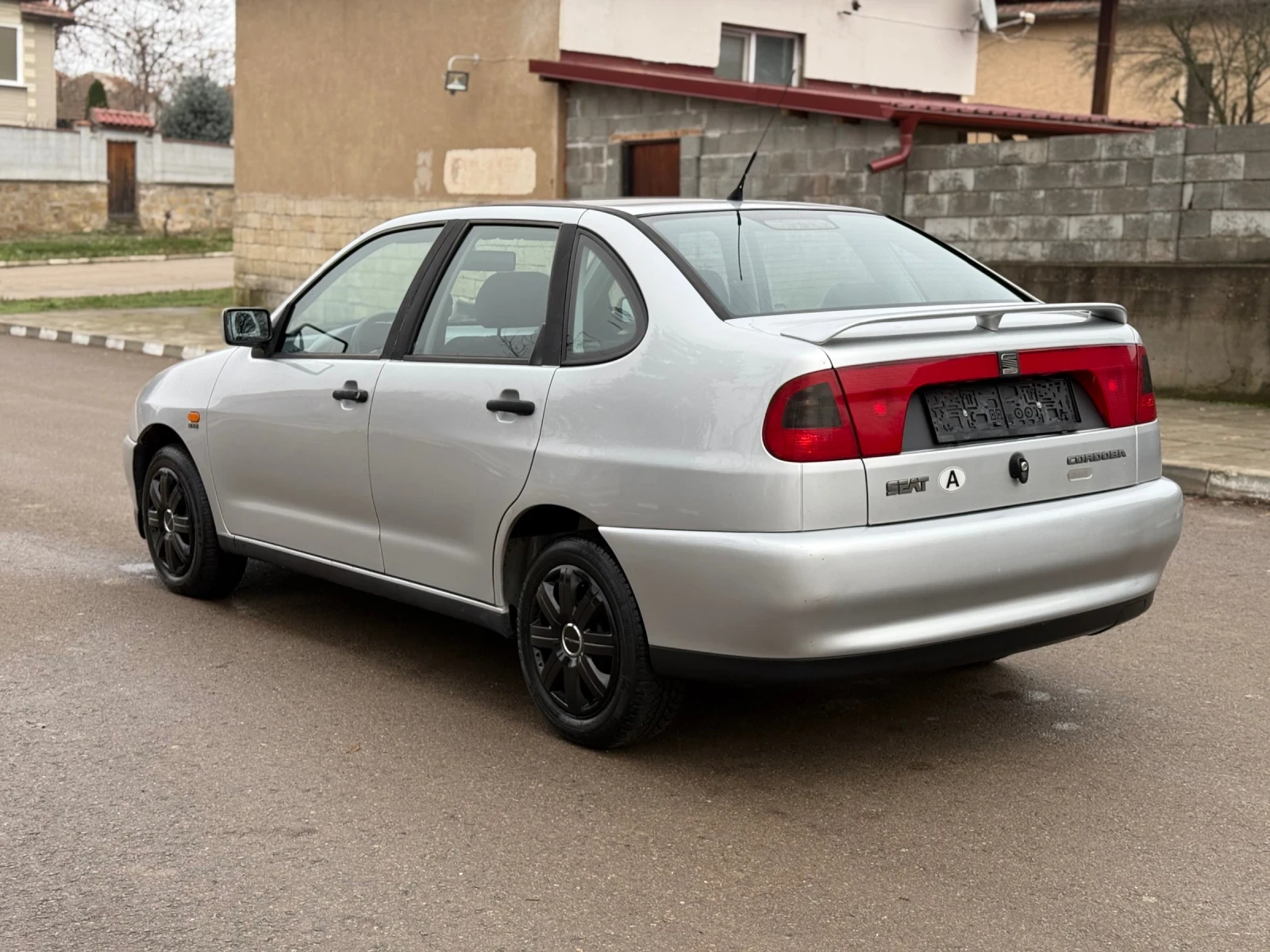 Seat Cordoba 1.6i/75кс* Климатик*  - изображение 3