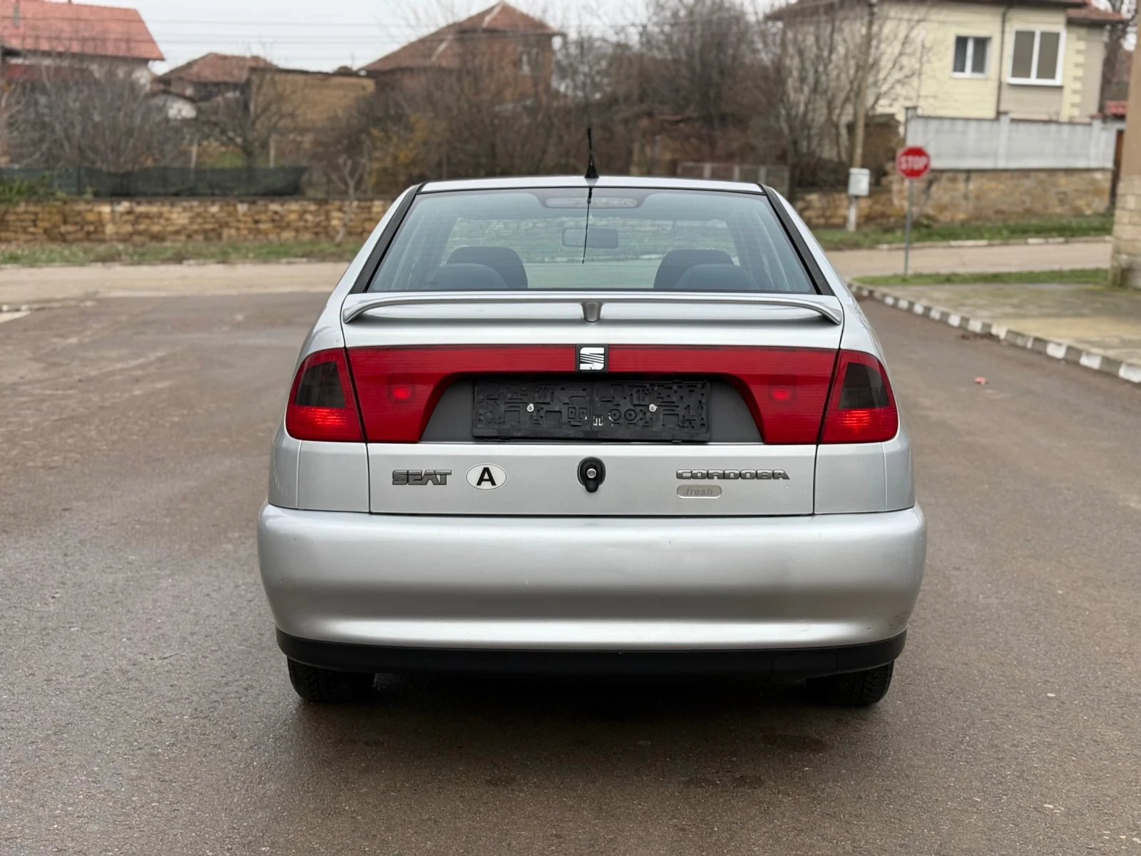 Seat Cordoba 1.6i/75кс* Климатик*  - изображение 4