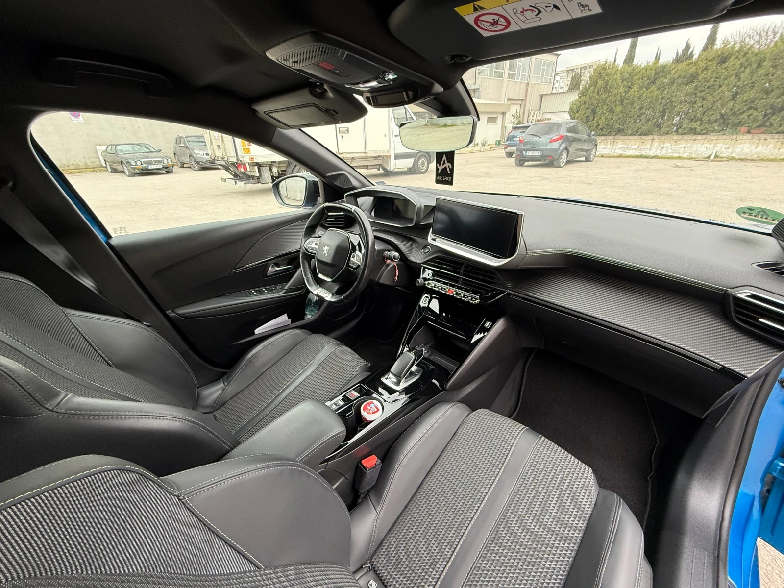 Peugeot 208 E GT, снимка 15 - Автомобили и джипове - 53751204