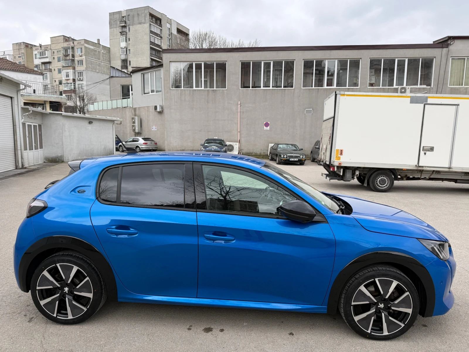 Peugeot 208 E GT, снимка 6 - Автомобили и джипове - 53751204