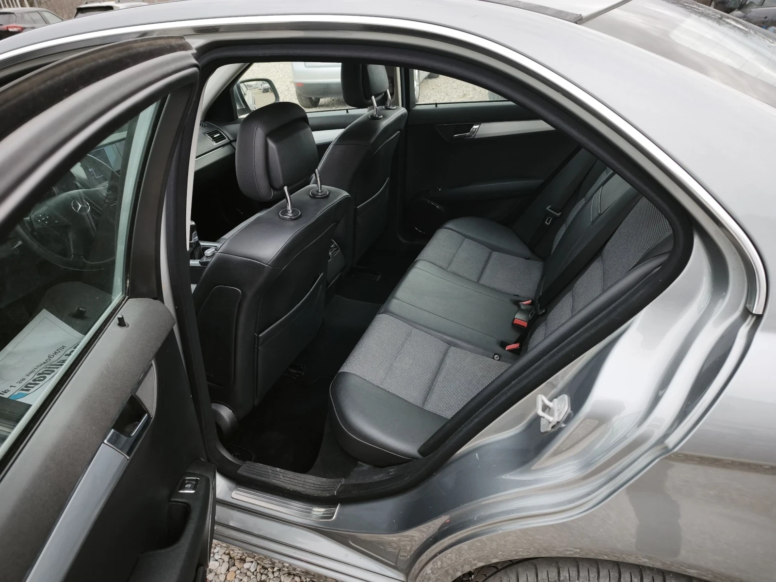 Mercedes-Benz C 200 Avndgard 6скорости, снимка 13 - Автомобили и джипове - 53951404