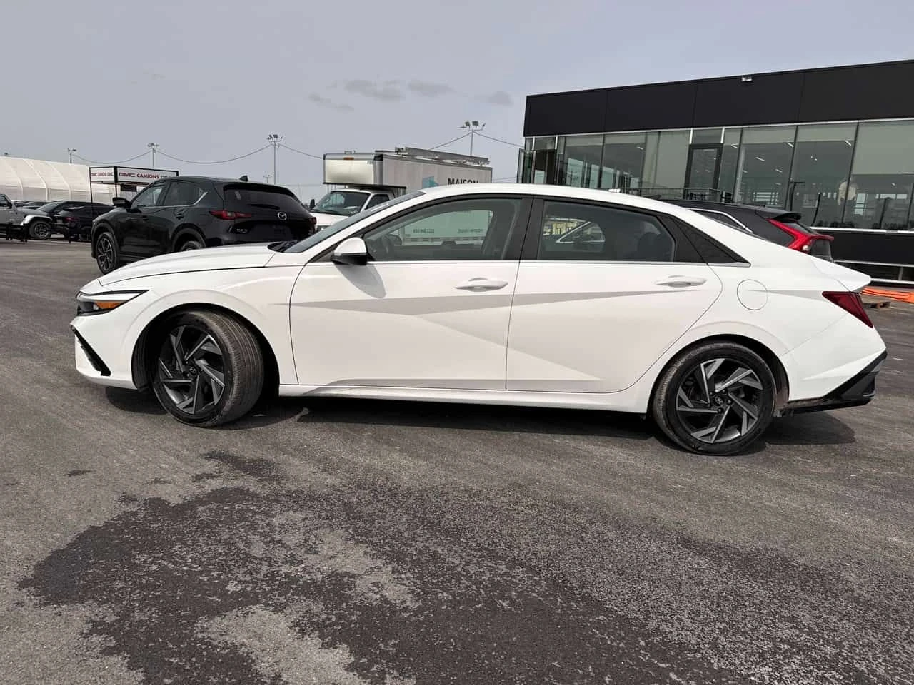 Hyundai Elantra * Luxury * 2 �����* �������* KEYLESS* PANO*  | Mobile.bg � ����������� 2