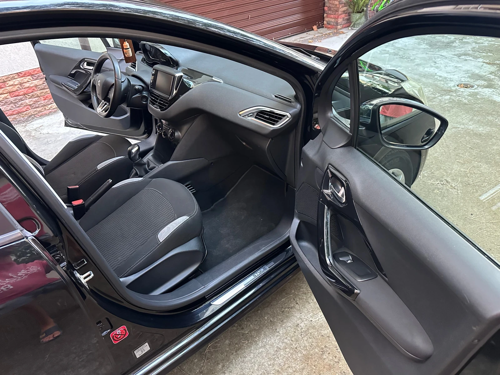 Peugeot 208 1.2 ������ 82 �.� Style | Mobile.bg � ����������� 9