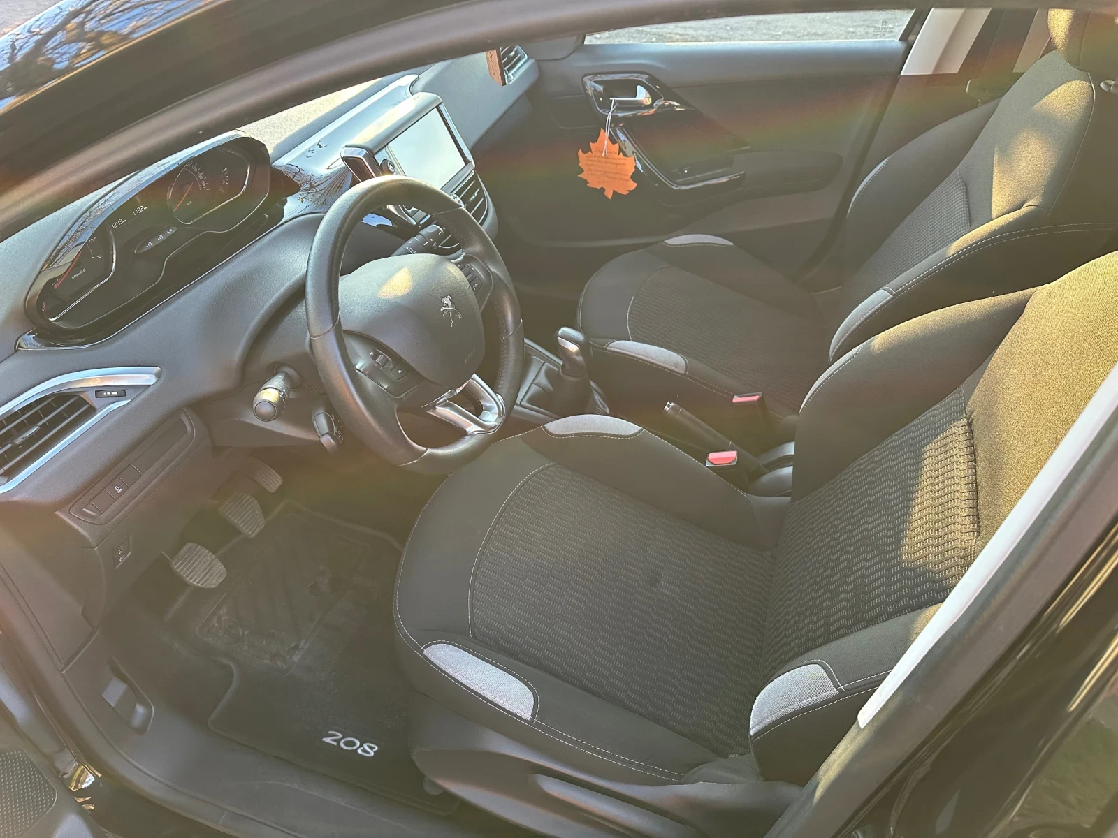 Peugeot 208 1.2 бензин 82 к.с Style, снимка 5 - Автомобили и джипове - 54933769