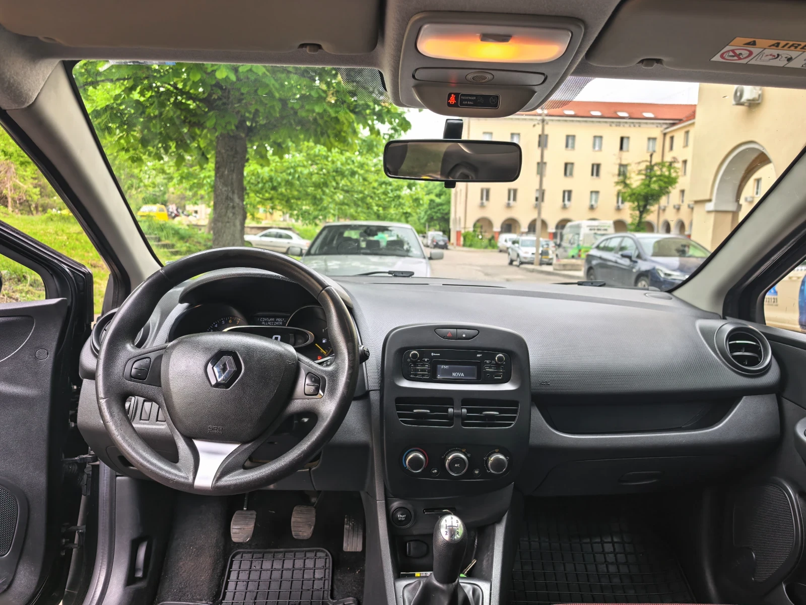 Renault Clio 1.2i, снимка 7 - Автомобили и джипове - 54991350