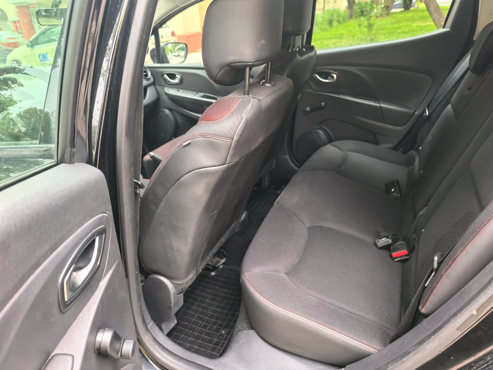 Renault Clio 1.2i, снимка 9 - Автомобили и джипове - 54991350