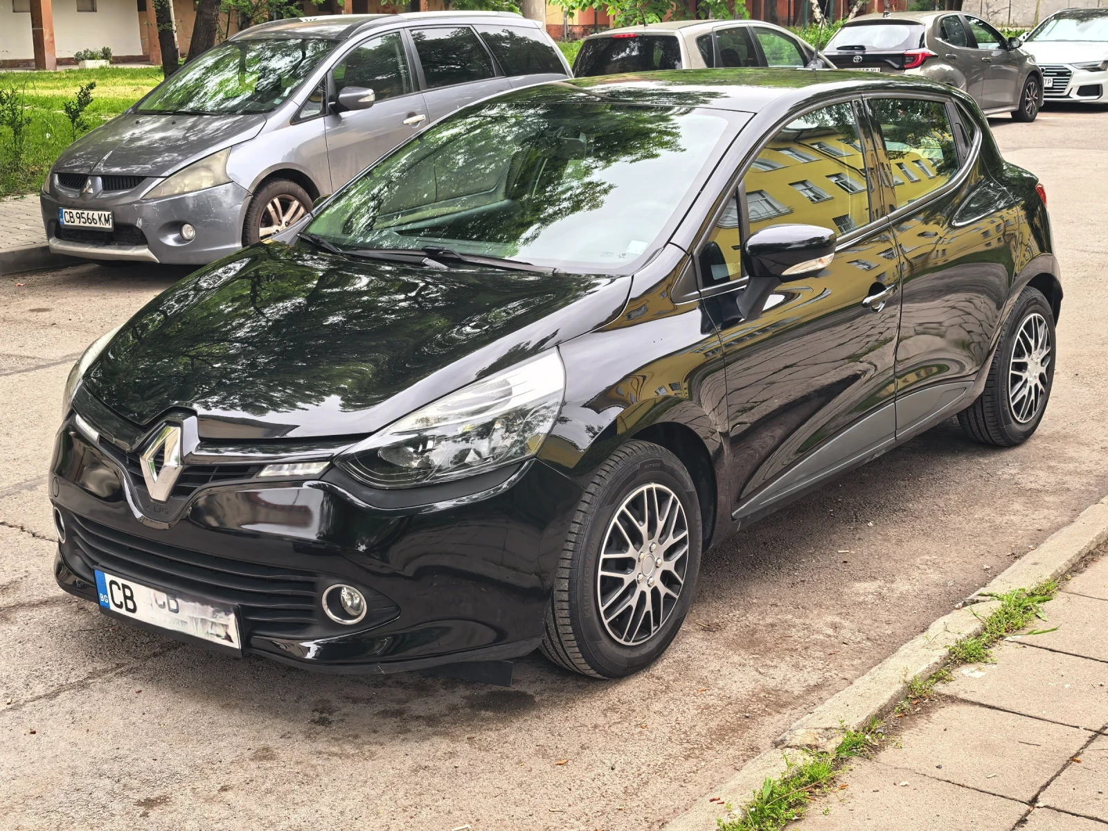Renault Clio 1.2i, снимка 2 - Автомобили и джипове - 54991350