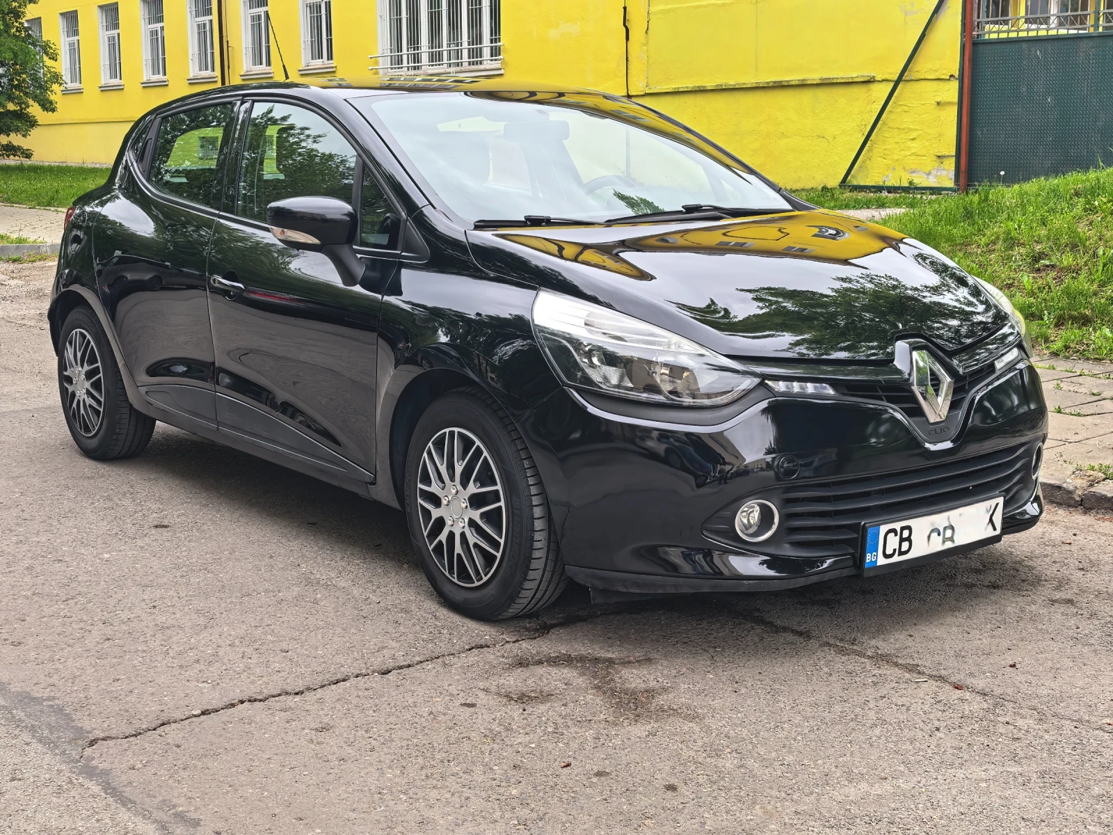 Renault Clio 1.2i, снимка 4 - Автомобили и джипове - 54991350