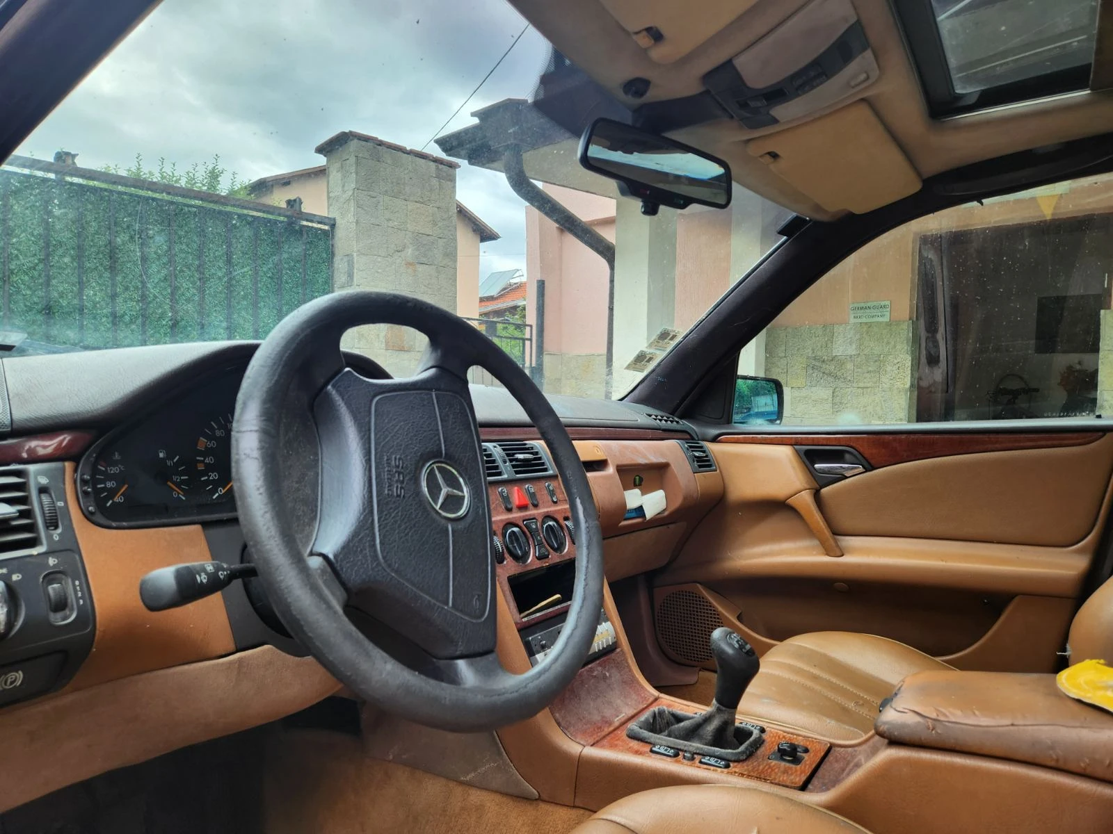 Mercedes-Benz E 220, снимка 3 - Автомобили и джипове - 55220678