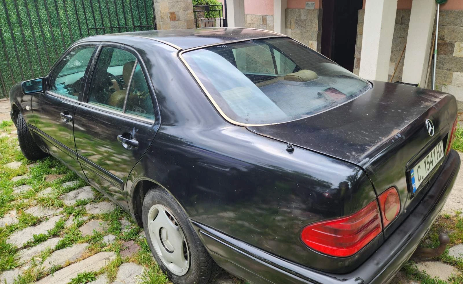Mercedes-Benz E 220, снимка 2 - Автомобили и джипове - 55220678