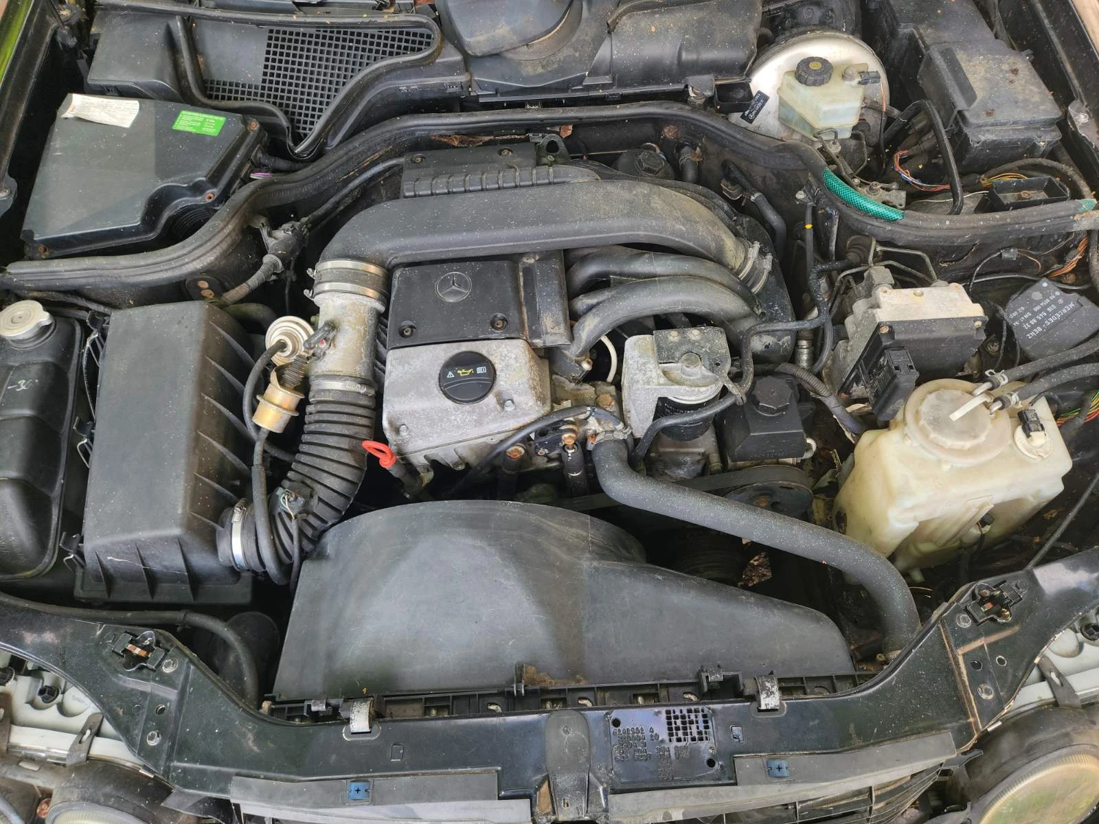 Mercedes-Benz E 220, снимка 5 - Автомобили и джипове - 55220678