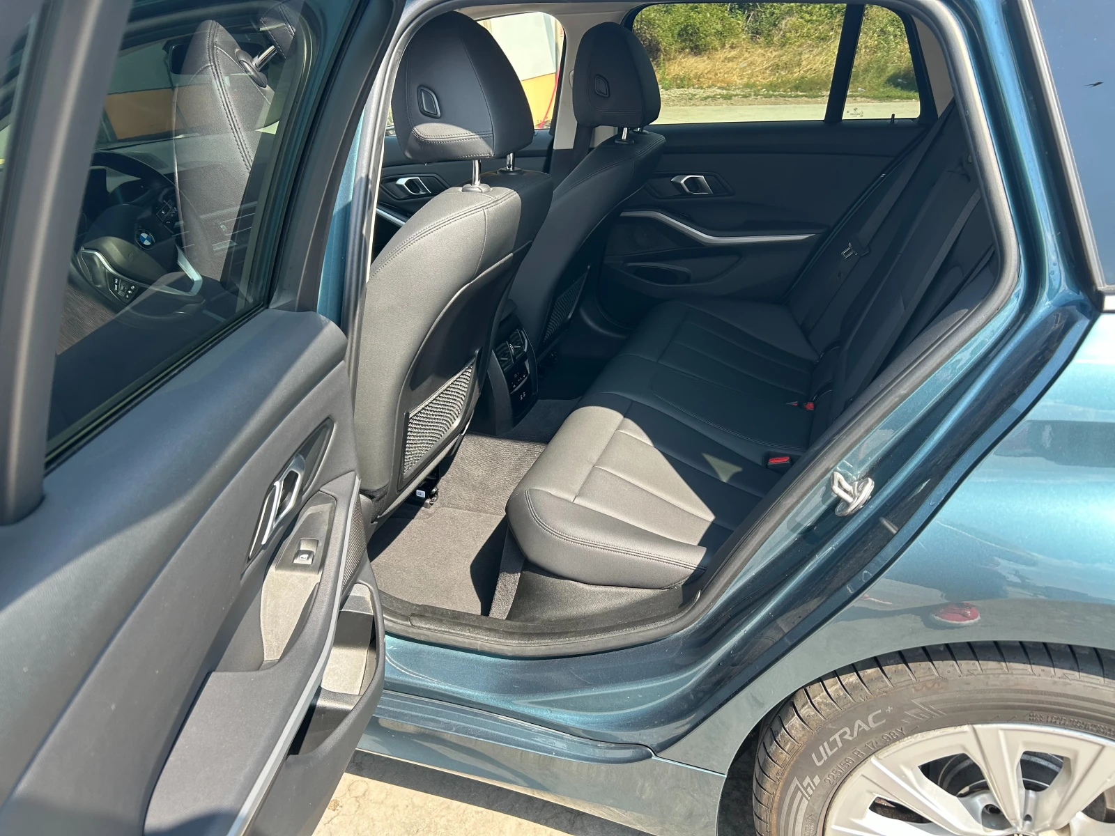 BMW 318 G21 Touring MILD HYBRID/Diesel/Auto/LED/Distr/2021, снимка 12 - Автомобили и джипове - 56054814