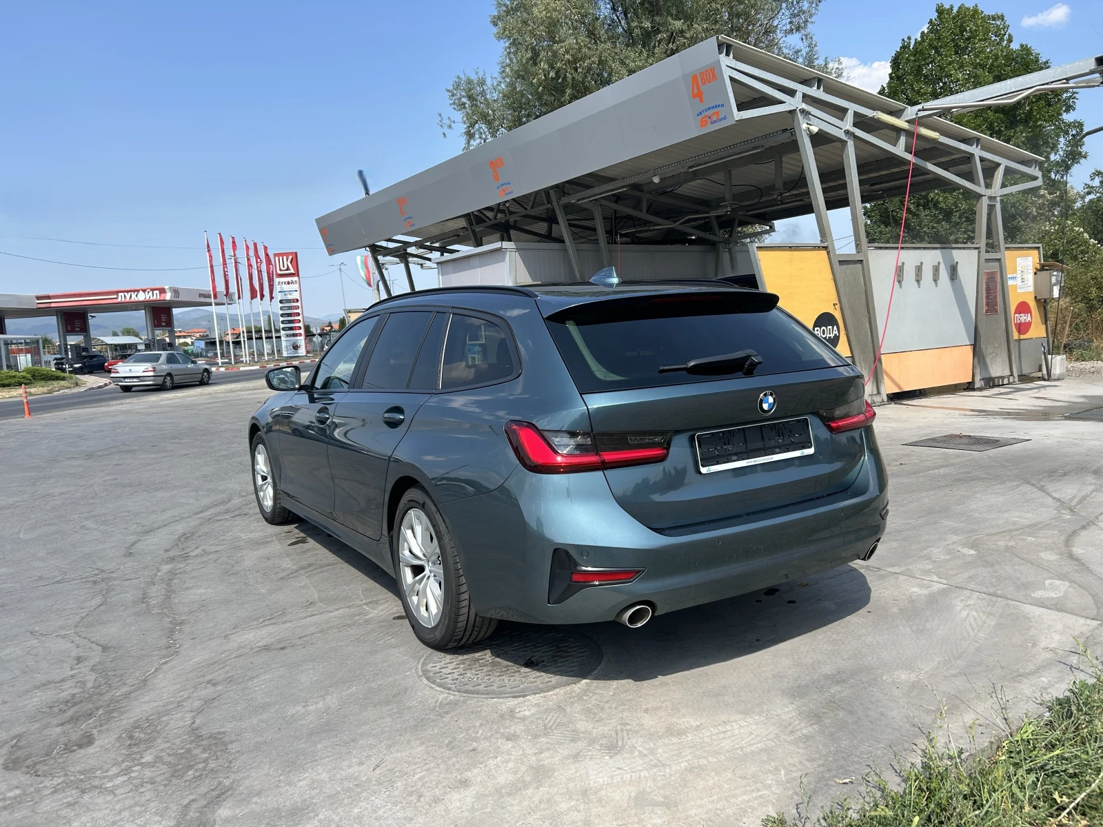 BMW 318 G21 Touring MILD HYBRID/Diesel/Auto/LED/Distr/2021, снимка 3 - Автомобили и джипове - 56054814