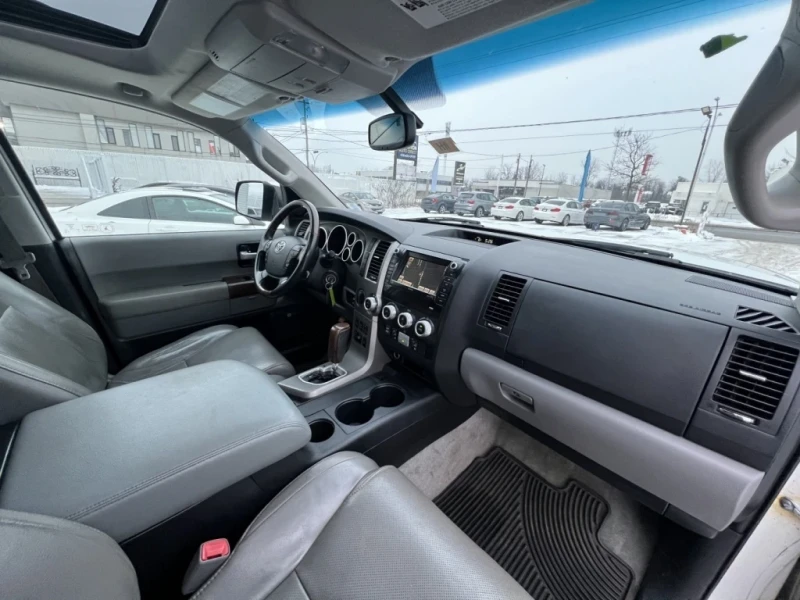 Toyota Sequoia, снимка 10 - Автомобили и джипове - 48724818