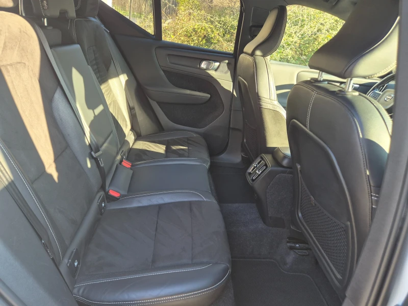Volvo XC40 * R-Design * LUX * Пълна сервизна история* , снимка 10 - Автомобили и джипове - 52426387