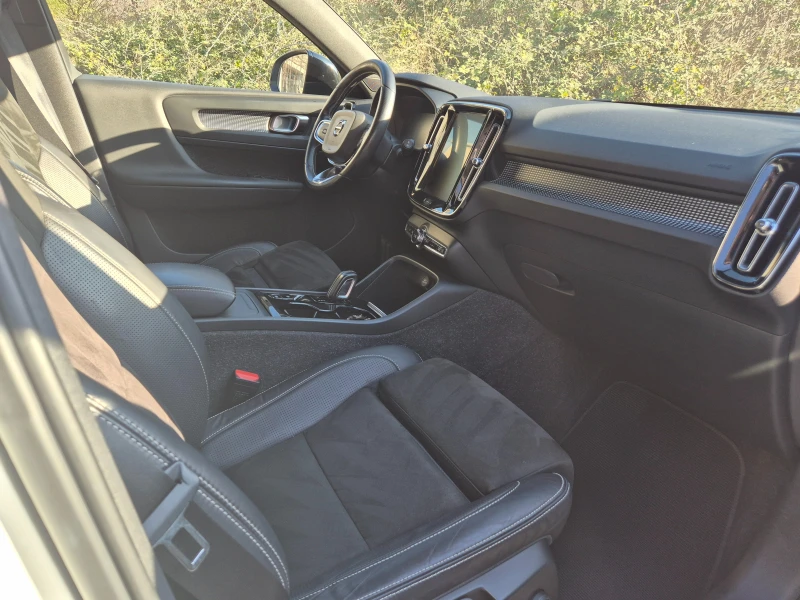 Volvo XC40 * R-Design * LUX * Пълна сервизна история* , снимка 9 - Автомобили и джипове - 52426387