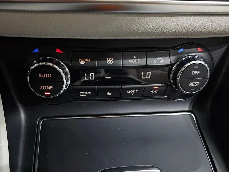 Mercedes-Benz GLA 220 Premium, снимка 14 - Автомобили и джипове - 56000230
