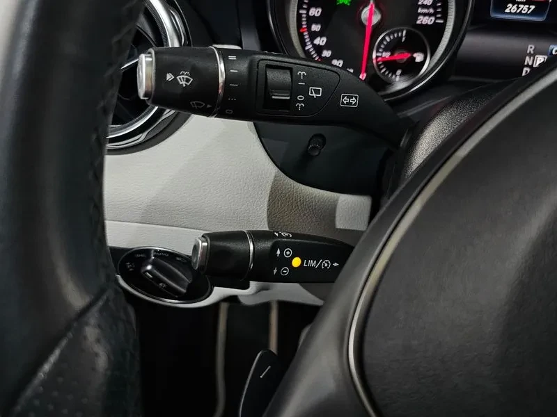 Mercedes-Benz GLA 220 Premium, снимка 17 - Автомобили и джипове - 56000230