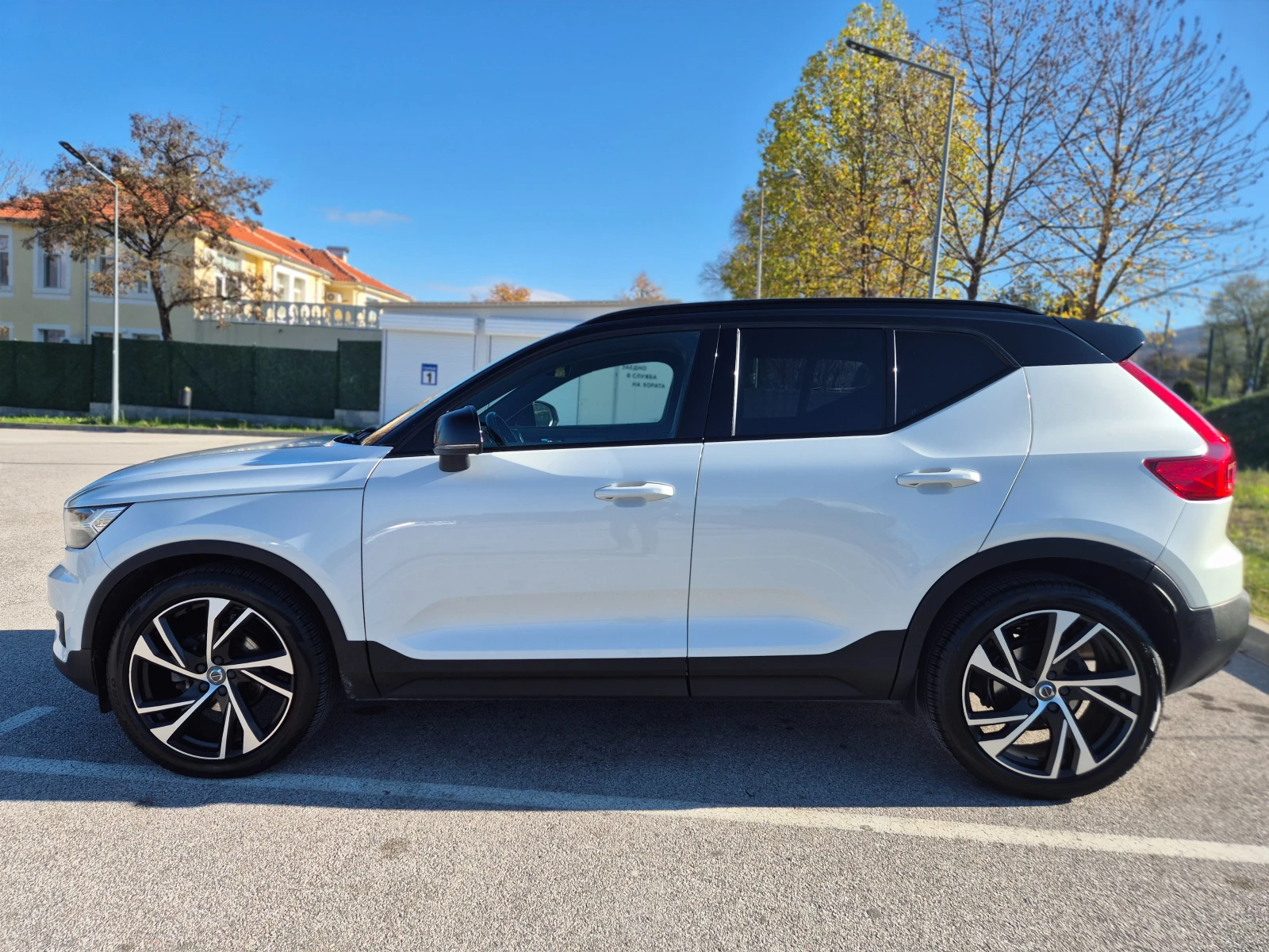 Volvo XC40 * R-Design * LUX * Пълна сервизна история* , снимка 1