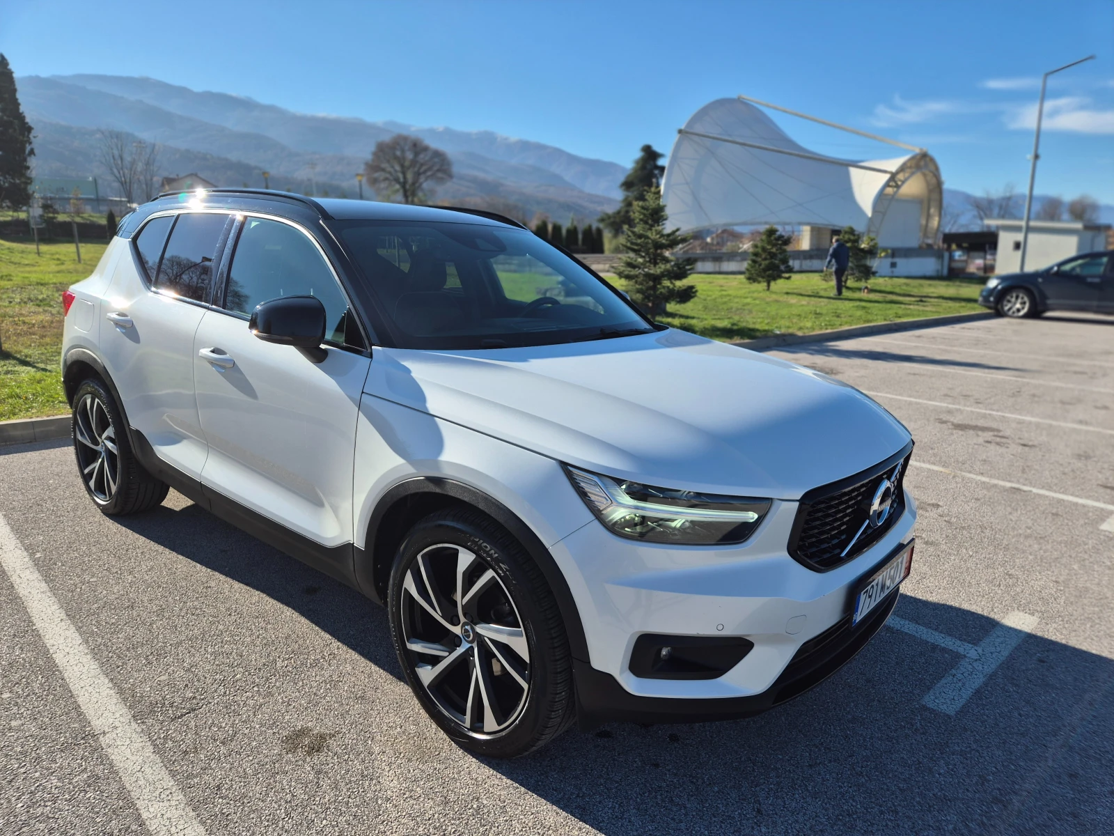 Volvo XC40 * R-Design * LUX * Пълна сервизна история*  - изображение 3