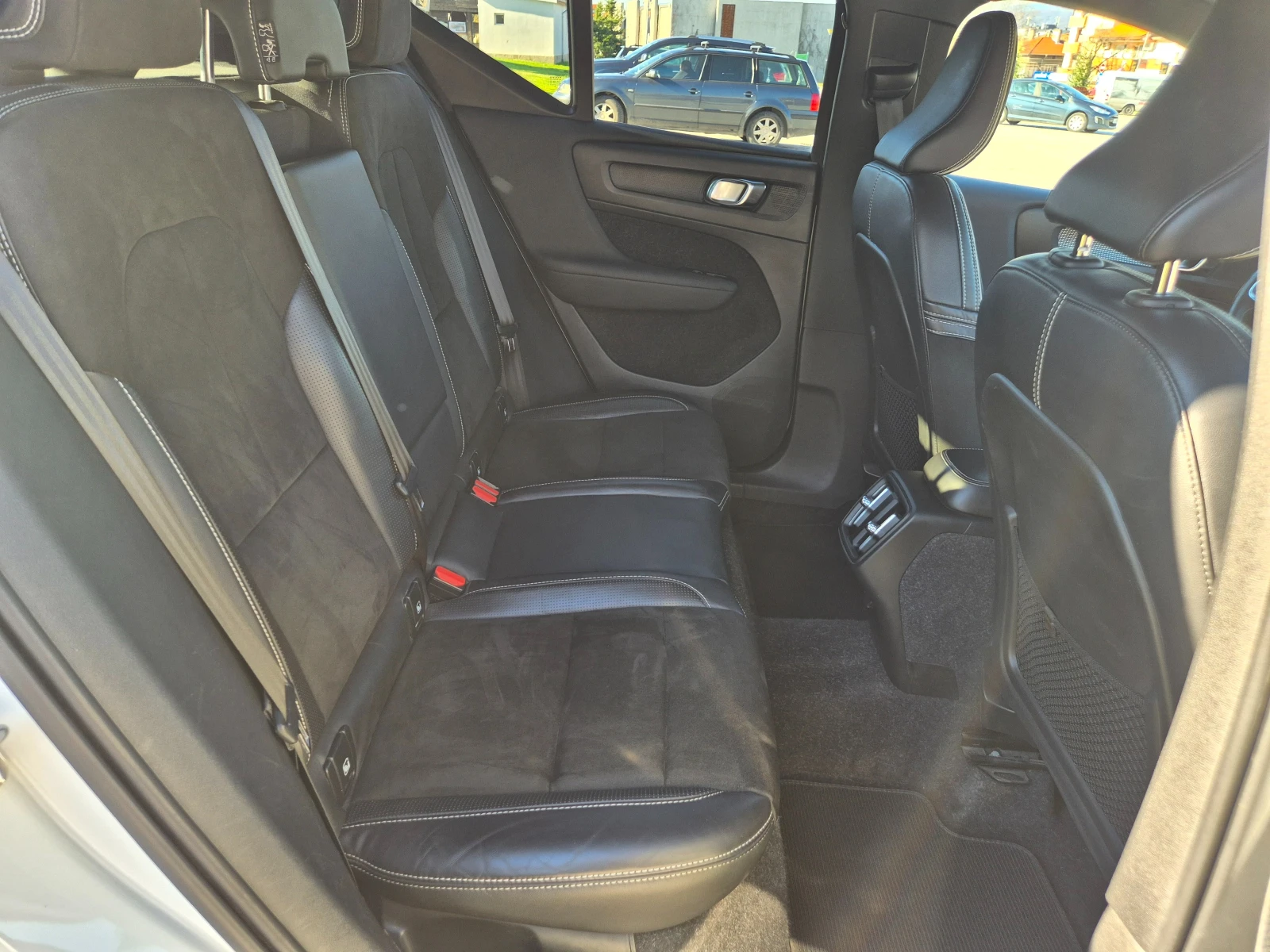 Volvo XC40 * R-Design * LUX * Пълна сервизна история*  - изображение 10