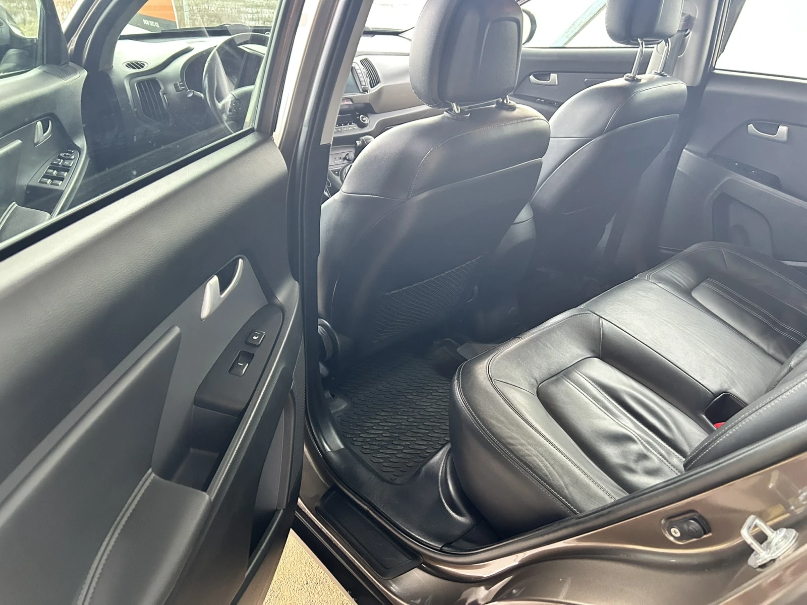 Kia Sportage 2.0i* 4WD* AUTO* Camera* NAVI* Pano* E5* FULL - изображение 10