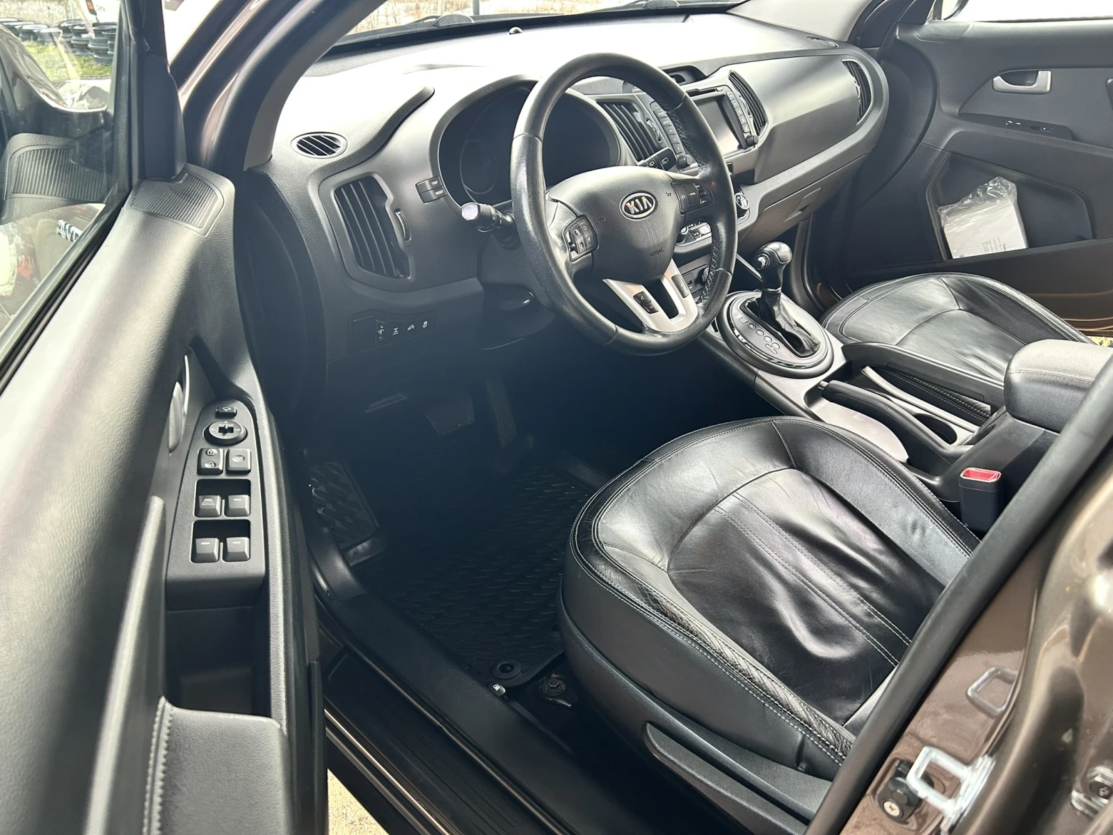 Kia Sportage 2.0i* 4WD* AUTO* Camera* NAVI* Pano* E5* FULL - изображение 9