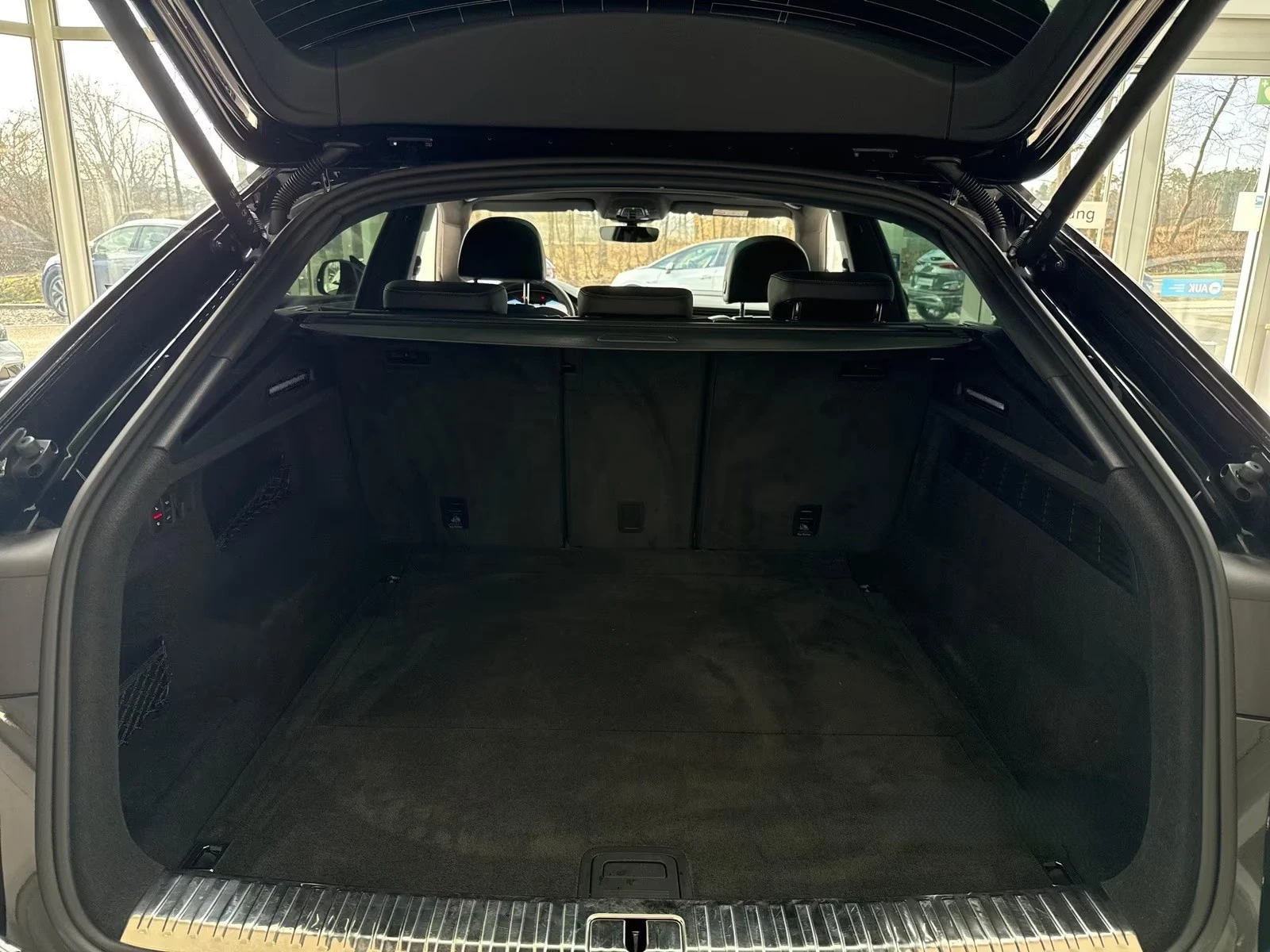 Audi SQ8 TFSI / FACELIFT / B&O / MATRIX / PANO / 360 / HUD , снимка 9 - Автомобили и джипове - 55121995