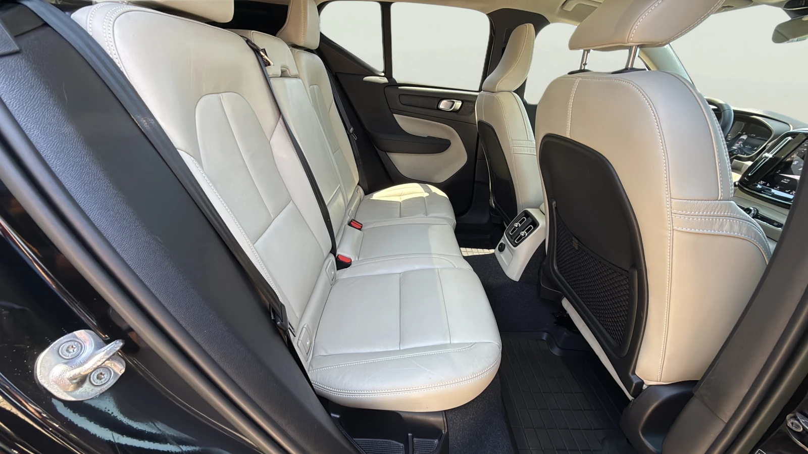 Volvo XC40 1.5 T5, снимка 13 - Автомобили и джипове - 55126020