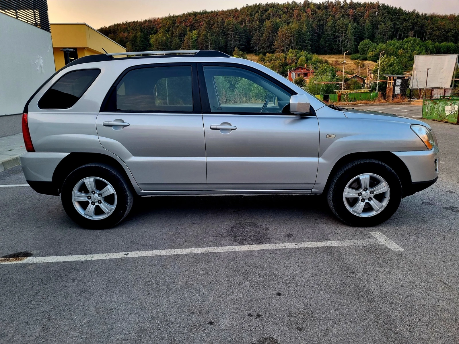Kia Sportage 2.0i 4x4 GPL, снимка 2 - Автомобили и джипове - 55770286