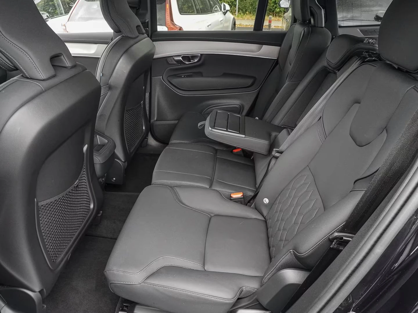 Volvo Xc90 B5/CORE/250HP/BRIGHT/7S/360/H&K/MEMO/NAVI/680q, снимка 13 - Автомобили и джипове - 56033559