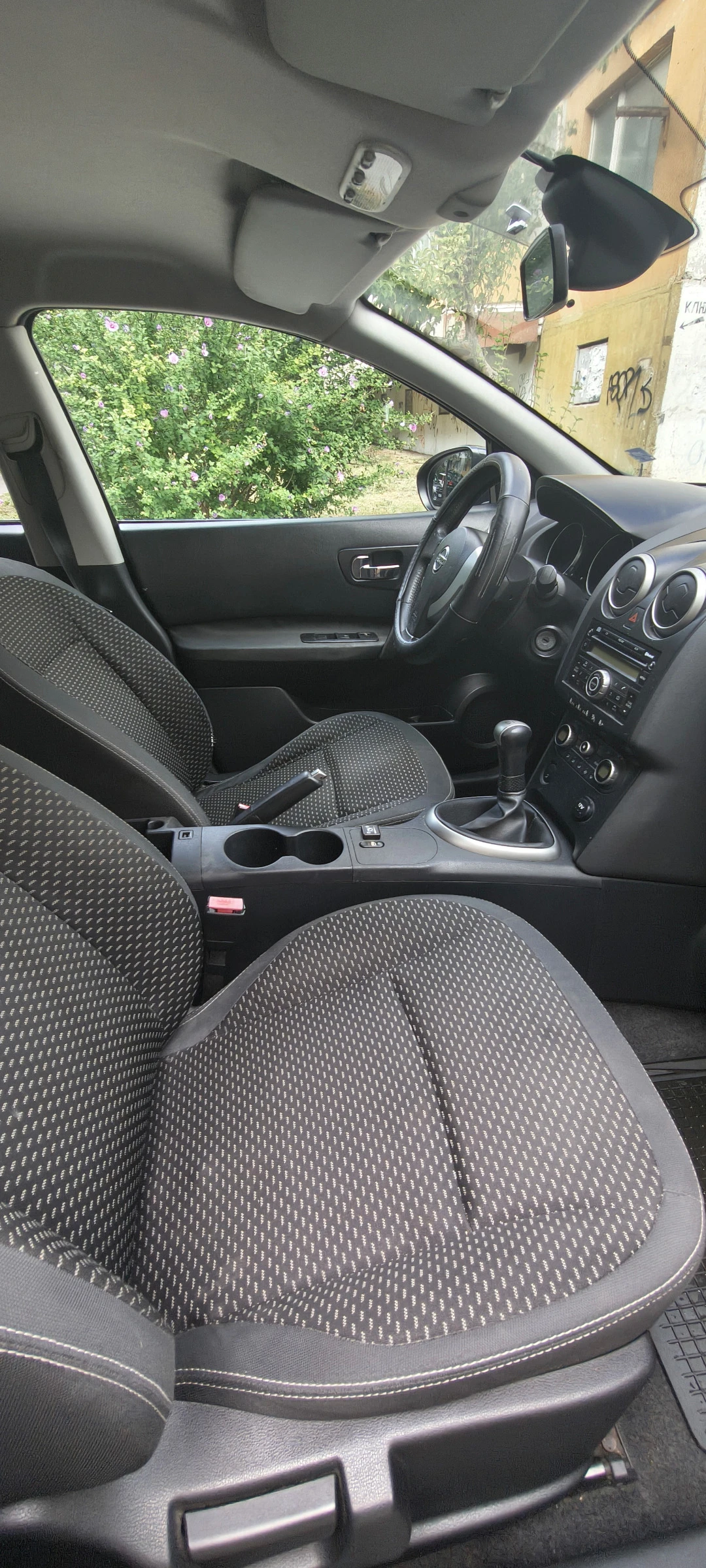 Nissan Qashqai 1.6i 2WD, снимка 11 - Автомобили и джипове - 56106635