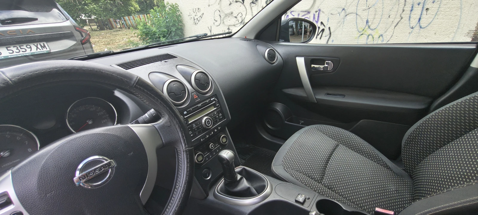 Nissan Qashqai 1.6i 2WD, снимка 12 - Автомобили и джипове - 56106635