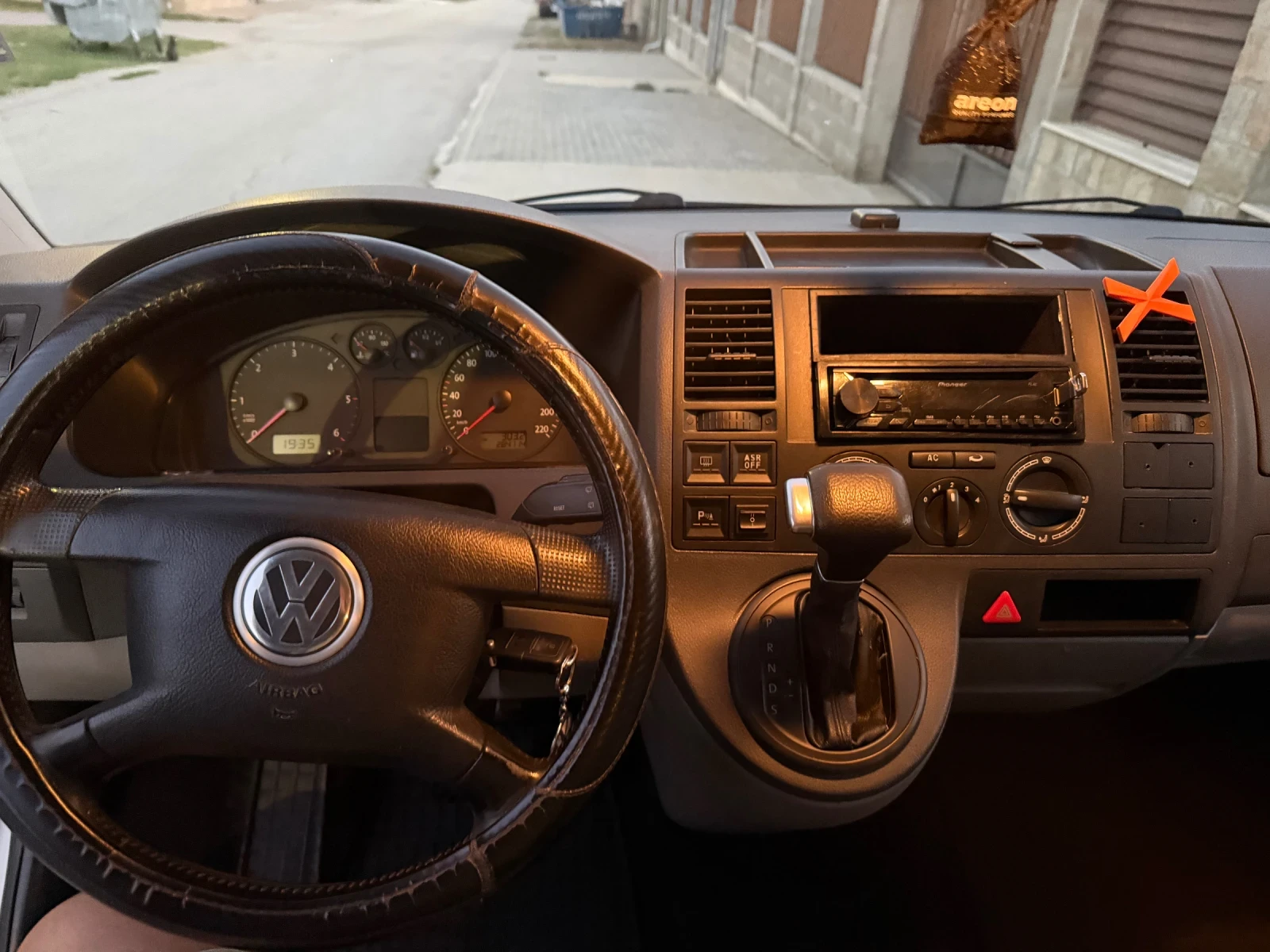 VW Transporter 2.5TDI, снимка 13 - Бусове и автобуси - 55674909