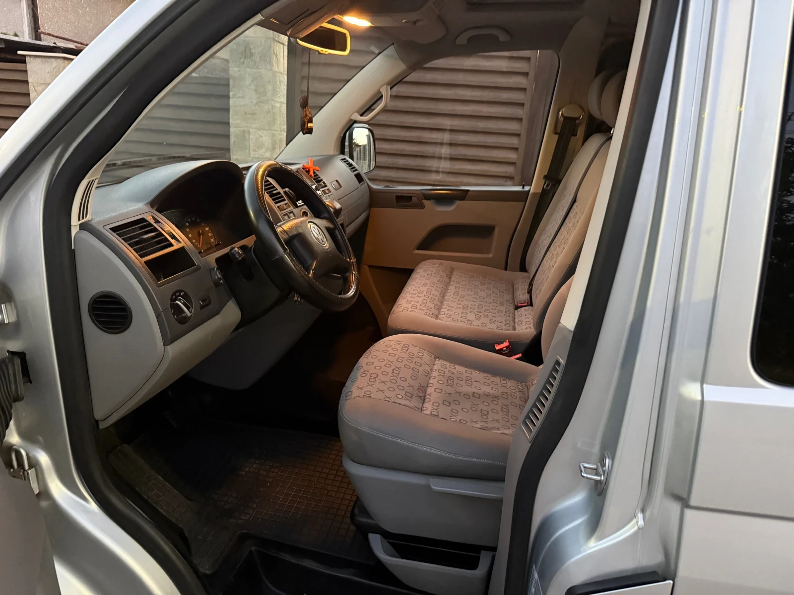 VW Transporter 2.5TDI, снимка 11 - Бусове и автобуси - 55674909