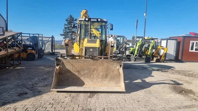 Багер New Holland B100, снимка 2 - Индустриална техника - 54272448